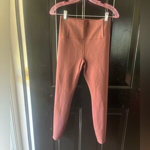 💕 EUC Vuori Evolve Leggings in Fig (?) - Sz Medium
